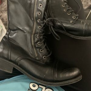 $1.00 Black Cathy jean boots bests fits an 8
